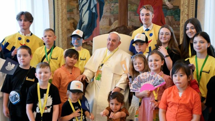 Francisco escuchó los sufrimientos y esperanzas de niños palestinos y ucranianos Francisco escuchó los sufrimientos y esperanzas de niños palestinos y ucranianos
