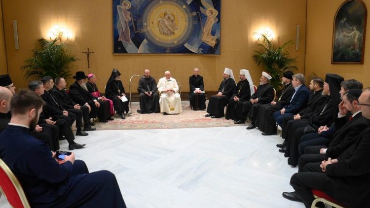 El Papa destaca que las religiones unidas recen por la "madre Ucrania" El Papa destaca que las religiones unidas recen por la "madre Ucrania"