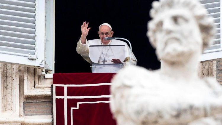 Francisco: 'Jesús da la vida incluso cuando parece que no hay esperanza' Francisco: 'Jesús da la vida incluso cuando parece que no hay esperanza'