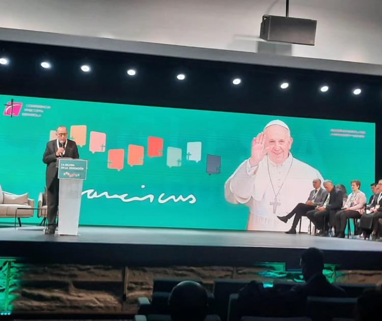 Francisco: 'La educación es un acto de esperanza para una sociedad mejor' Francisco: 'La educación es un acto de esperanza para una sociedad mejor'