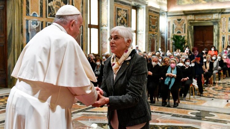 Francisco: "La guerra es fruto de la lógica del poder que hay que cambiar" Francisco: "La guerra es fruto de la lógica del poder que hay que cambiar"