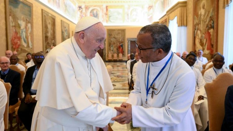 Francisco: 'La guerra les quitó la sonrisa a los niños' Francisco: 'La guerra les quitó la sonrisa a los niños'