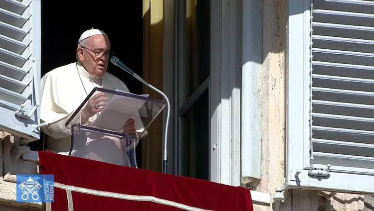 Francisco: "La paz no se alcanza derrotando a alguien, nunca es violenta, nunca es armada"