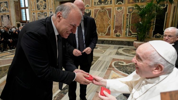 Francisco: "Las mafias ganan cuando el miedo se apodera de la vida" Francisco: "Las mafias ganan cuando el miedo se apodera de la vida"