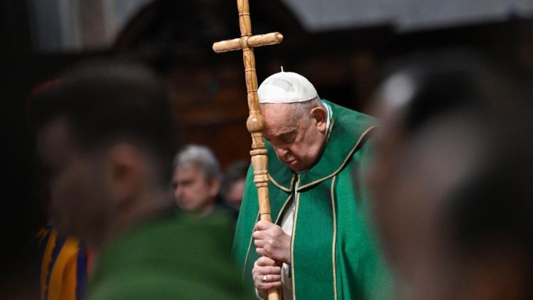 Francisco llama a aferrarse a la mansedumbre de la Palabra que salva Francisco llama a aferrarse a la mansedumbre de la Palabra que salva