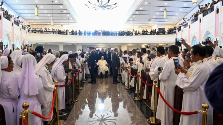 Timor Oriental: el Papa alentó a la Iglesia local a difundir la 'fragancia' del Evangelio Timor Oriental: el Papa alentó a la Iglesia local a difundir la 'fragancia' del Evangelio