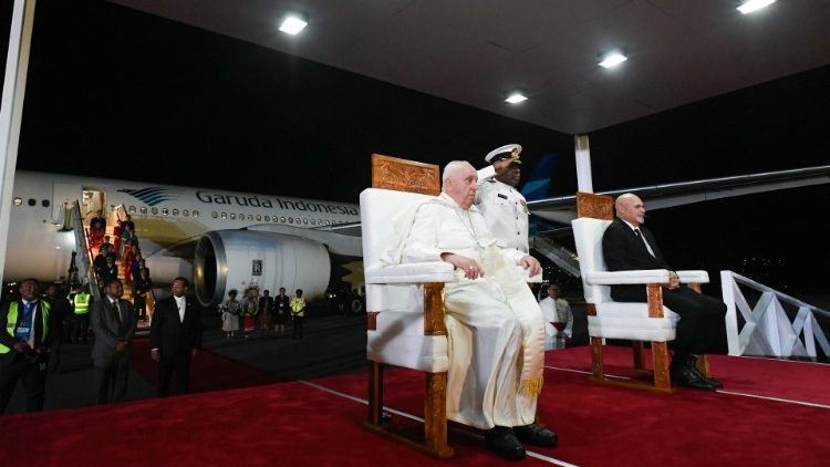 Francisco llegó a Papúa Nueva Guinea, la etapa oceánica de su viaje Francisco llegó a Papúa Nueva Guinea, la etapa oceánica de su viaje