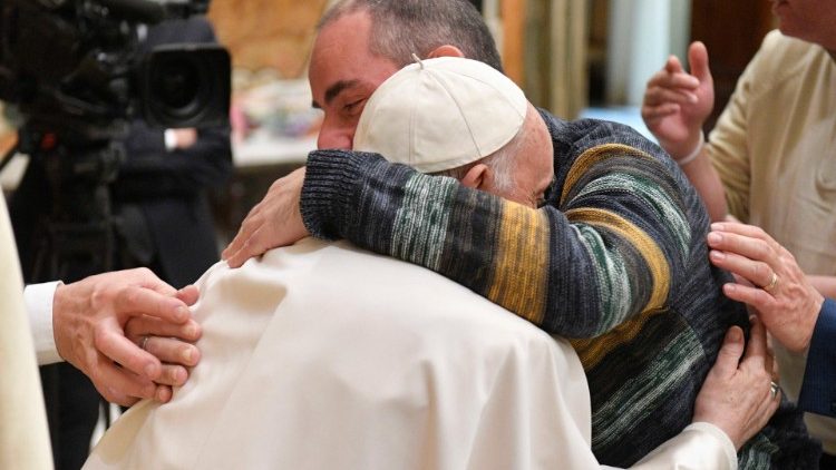 Francisco: 'No se avergüencen de llorar ante el dolor de los demás' Francisco: 'No se avergüencen de llorar ante el dolor de los demás'