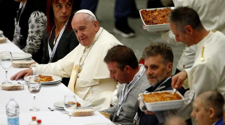 Francisco ofrecerá un almuerzo y una misa a los pobres en el Vaticano Francisco ofrecerá un almuerzo y una misa a los pobres en el Vaticano