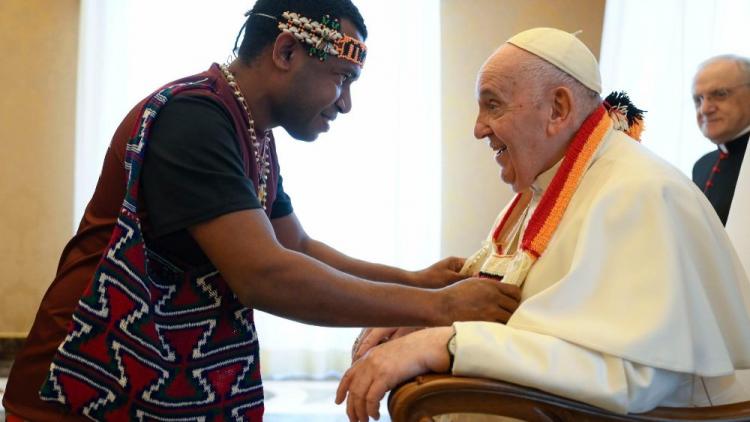 Francisco pide a los misioneros quitarse las máscaras y ser como Jesús Francisco pide a los misioneros quitarse las máscaras y ser como Jesús