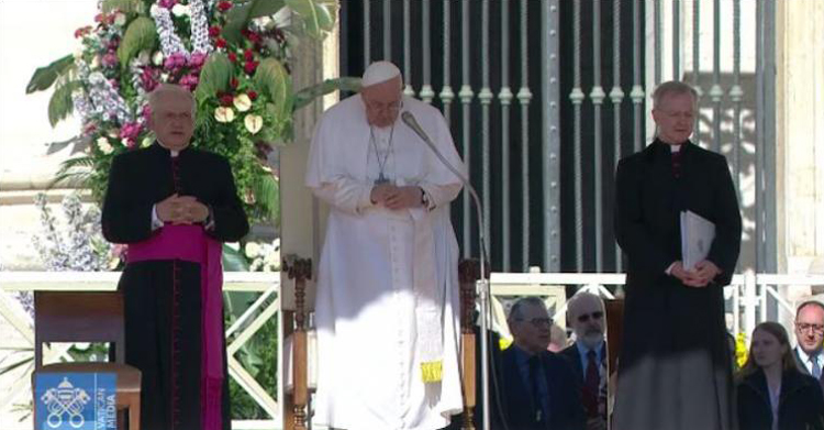 Francisco pide a los países que no recurran a las armas sino a la razón Francisco pide a los países que no recurran a las armas sino a la razón