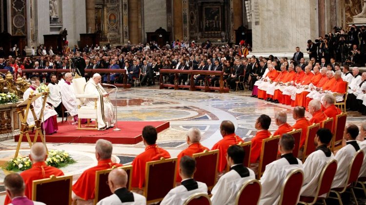 Francisco: 'Que el título de servidor opaque cada vez más al de eminencia' Francisco: 'Que el título de servidor opaque cada vez más al de eminencia'