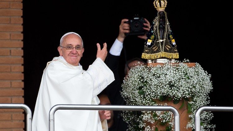 Francisco saludó a los brasileños por la fiesta de la Virgen de Aparecida Francisco saludó a los brasileños por la fiesta de la Virgen de Aparecida