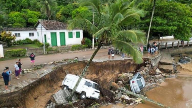 El Papa se mostró muy afectado por las víctimas de las inundaciones en Brasil El Papa se mostró muy afectado por las víctimas de las inundaciones en Brasil