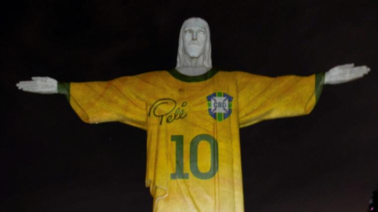 Francisco se unió al homenaje a Pelé en el Cristo Redentor