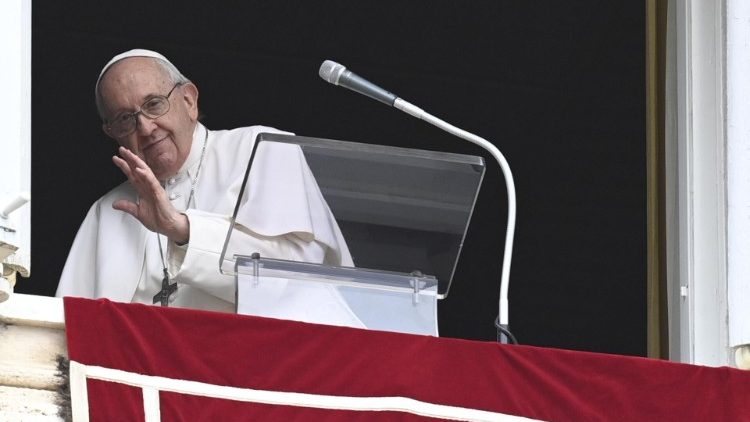 Francisco: "Sufro y lloro pensando en el sufrimiento de la población ucraniana" Francisco: "Sufro y lloro pensando en el sufrimiento de la población ucraniana"