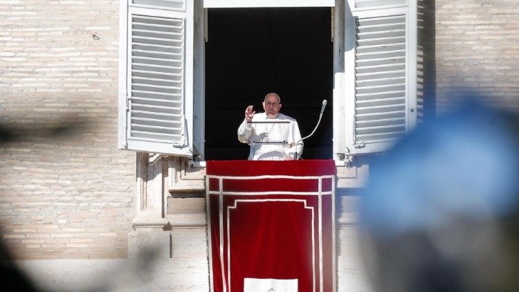 Francisco: 'Una familia que no se comunica, no puede ser una familia feliz' Francisco: 'Una familia que no se comunica, no puede ser una familia feliz'