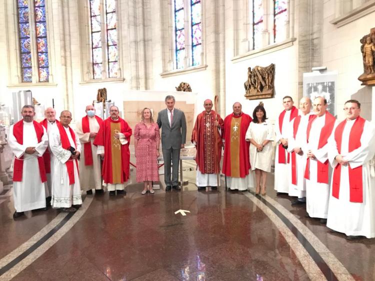 Mons. Fernández inauguró en La Plata la exposición de la Sábana Santa Mons. Fernández inauguró en La Plata la exposición de la Sábana Santa