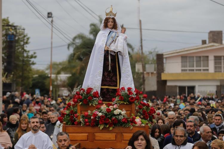 Cruz del Eje: gran expresión de fe comunitaria a la Virgen del Carmen Cruz del Eje: gran expresión de fe comunitaria a la Virgen del Carmen