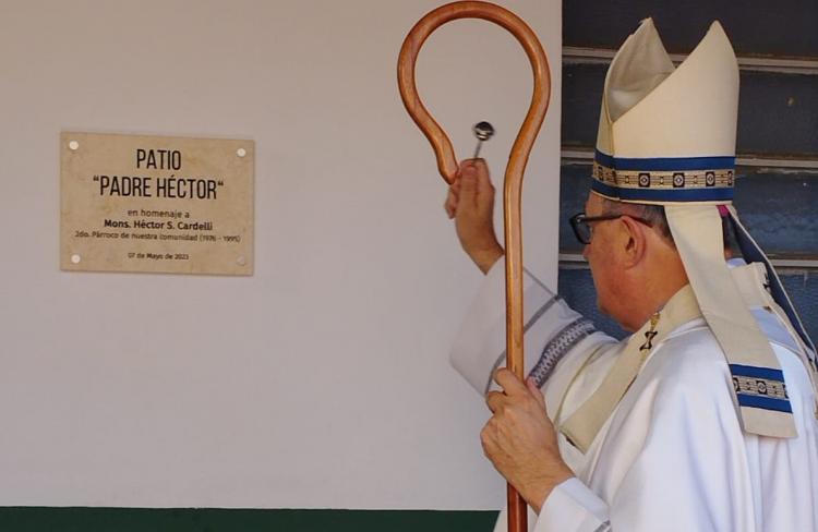 Homenaje a Mons. Cardelli en la parroquia rosarina de la que fue párroco Homenaje a Mons. Cardelli en la parroquia rosarina de la que fue párroco