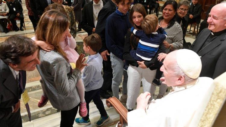 Proteger a la familia de las ideologías que la destruyen, pidió el Papa Proteger a la familia de las ideologías que la destruyen, pidió el Papa