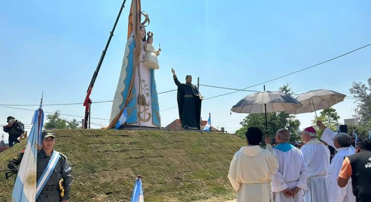 Inauguran imágenes gigantes de la Virgen del Rosario y del beato Ortiz de Zárate