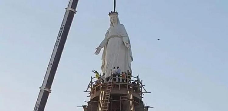 Inauguran la estatua más grande de la Virgen María en suelo egipcio Inauguran la estatua más grande de la Virgen María en suelo egipcio
