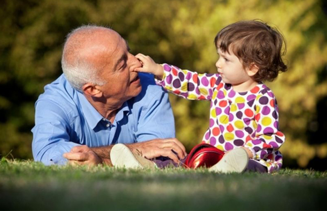 Jornada de reflexión sobre el diálogo intergeneracional entre abuelos y nietos Jornada de reflexión sobre el diálogo intergeneracional entre abuelos y nietos