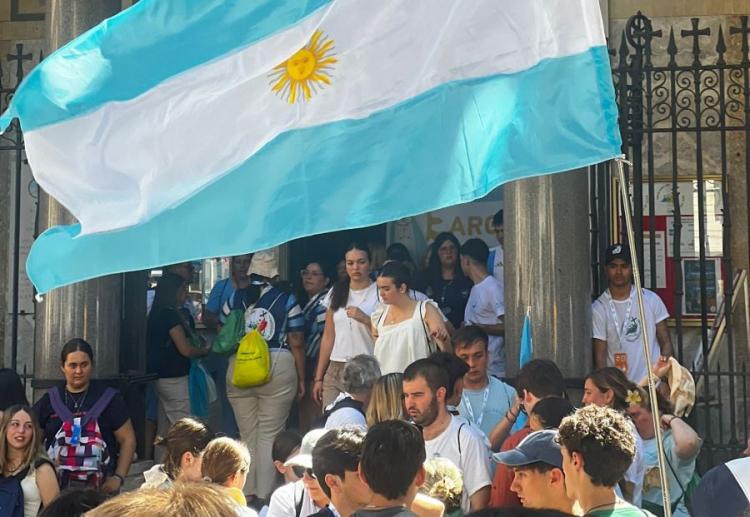 Jóvenes argentinos llevaron sus intenciones a Roma en el Jubileo Jóvenes argentinos llevaron sus intenciones a Roma en el Jubileo