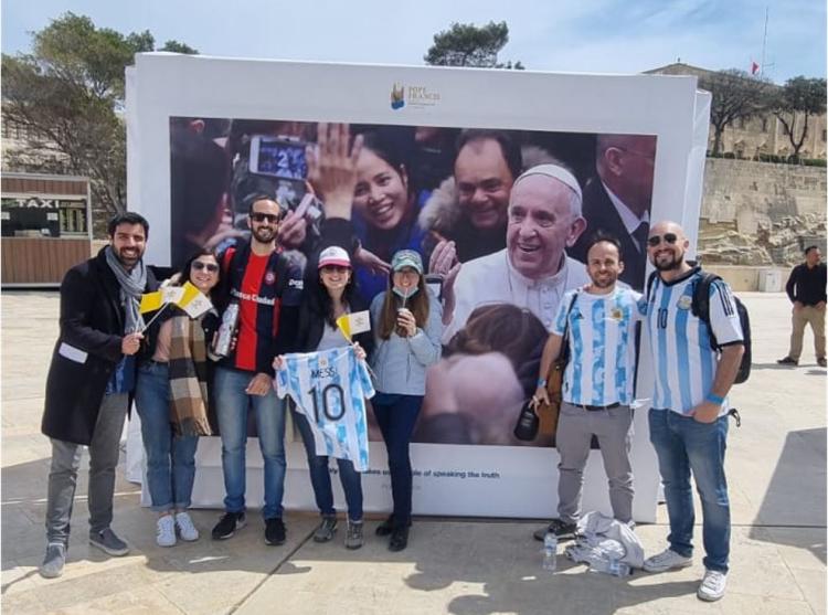 Jóvenes argentinos residentes en Malta expresaron su cariño al Papa Jóvenes argentinos residentes en Malta expresaron su cariño al Papa