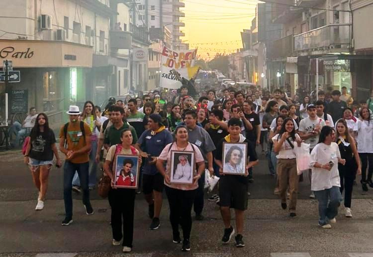 Jóvenes de Concordia manifestaron su intención de poner a Cristo en primer lugar Jóvenes de Concordia manifestaron su intención de poner a Cristo en primer lugar