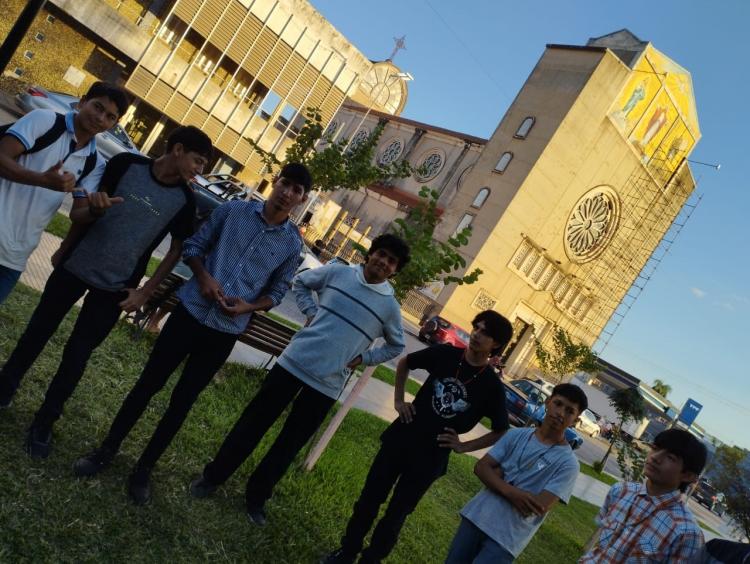 Jóvenes de Roque Sáenz Peña misionaron por algunos barrios de la diócesis Jóvenes de Roque Sáenz Peña misionaron por algunos barrios de la diócesis