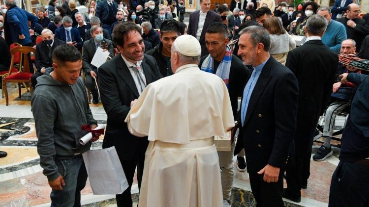 Jóvenes del Hogar de Cristo que fabrican hostias se reunieron con el Papa Jóvenes del Hogar de Cristo que fabrican hostias se reunieron con el Papa