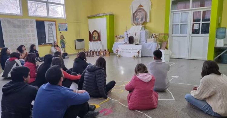 Jóvenes del Movimiento de Schoenstatt misionaron en Nogolí Jóvenes del Movimiento de Schoenstatt misionaron en Nogolí