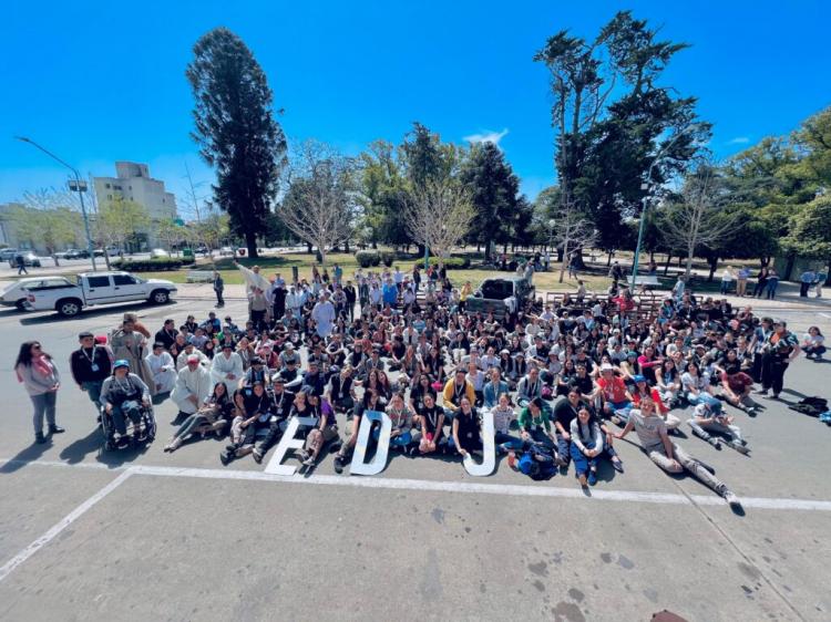 Jóvenes en Nueve de Julio participaron de un encuentro diocesano Jóvenes en Nueve de Julio participaron de un encuentro diocesano