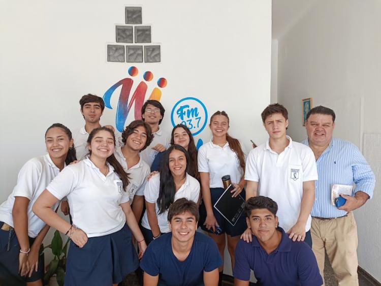 Jóvenes formoseños del colegio Don Bosco impulsan el programa radial 'Hagan lío' Jóvenes formoseños del colegio Don Bosco impulsan el programa radial 'Hagan lío'