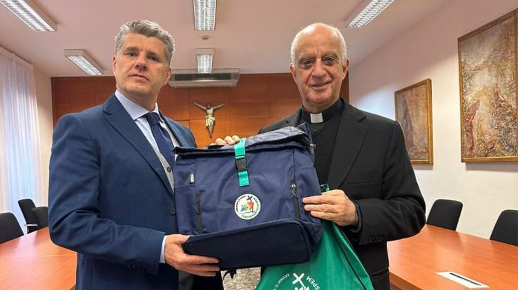 Jubileo 2025: presentan la mochila para peregrinos Jubileo 2025: presentan la mochila para peregrinos