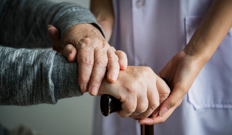 La ancianidad, una etapa que debe ser debidamente apreciada y acogida La ancianidad, una etapa que debe ser debidamente apreciada y acogida
