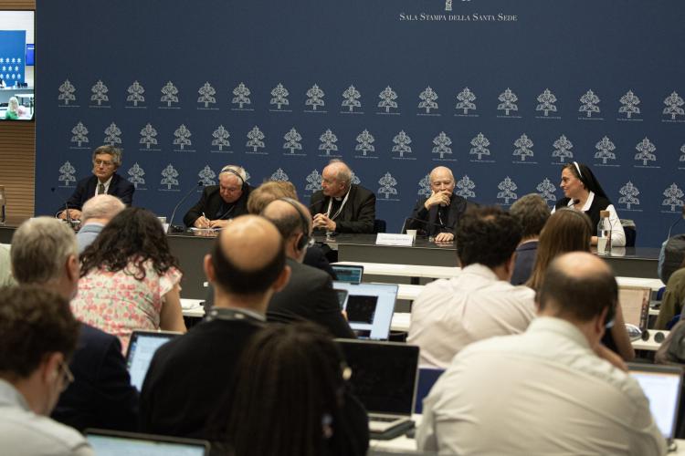 La asamblea sinodal prepara la síntesis final destacando el lugar de las comunidades La asamblea sinodal prepara la síntesis final destacando el lugar de las comunidades