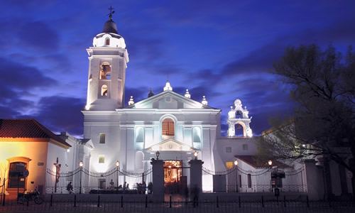 La basílica de Nuestra Señora del Pilar celebra 290 años de vida en la Recoleta La basílica de Nuestra Señora del Pilar celebra 290 años de vida en la Recoleta