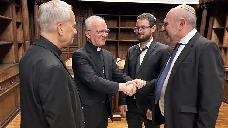 La Biblioteca Vaticana inauguró un programa de estudios de manuscritos hebreos La Biblioteca Vaticana inauguró un programa de estudios de manuscritos hebreos