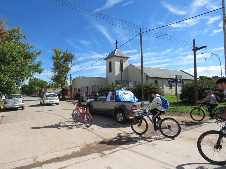 La Caminata de Cáritas llegó a Bahía Blanca y visitó Coronel Pringles La Caminata de Cáritas llegó a Bahía Blanca y visitó Coronel Pringles