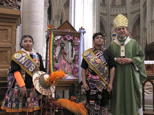 El arzobispo de La Plata en los festejos anuales de la comunidad boliviana El arzobispo de La Plata en los festejos anuales de la comunidad boliviana