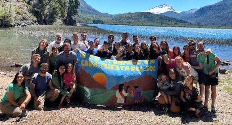 La comunidad de Las Nieves, de campamento en Bariloche La comunidad de Las Nieves, de campamento en Bariloche