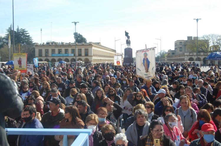 La comunidad de Quilmes peregrinó a Luján y rezó por la paz y la fraternidad La comunidad de Quilmes peregrinó a Luján y rezó por la paz y la fraternidad