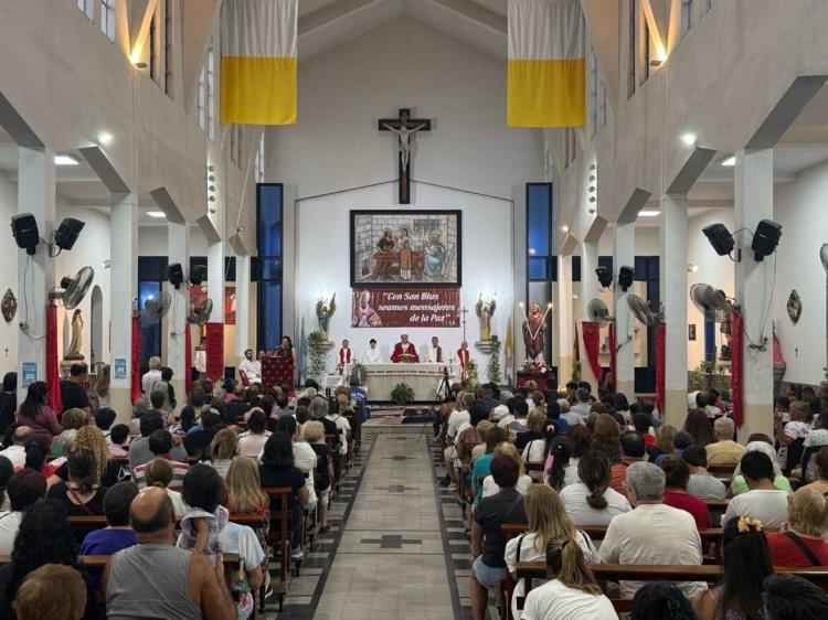 La comunidad porteña de San Blas celebró a su patrono con la bendición de las gargantas