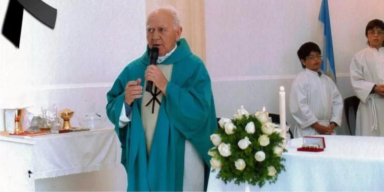La comunidad de San Carlos Centro dio el último adiós al padre Juan José Botta La comunidad de San Carlos Centro dio el último adiós al padre Juan José Botta