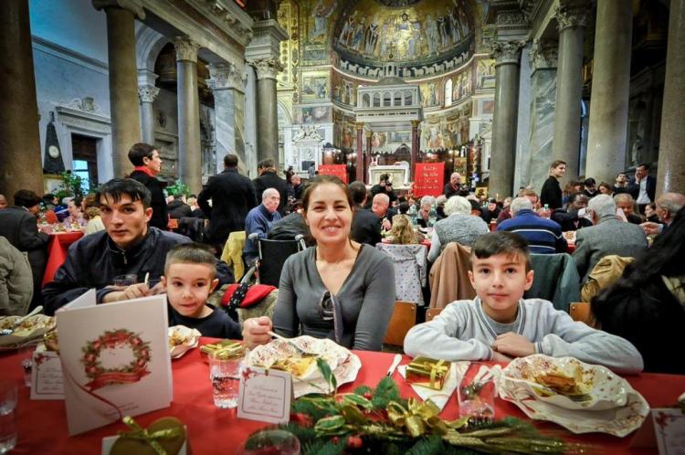 La Comunidad de San Egidio prepara su tradicional almuerzo de Navidad La Comunidad de San Egidio prepara su tradicional almuerzo de Navidad