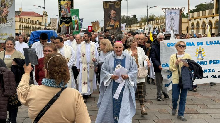 La comunidad diocesana de Morón fue a Luján como peregrina de la esperanza La comunidad diocesana de Morón fue a Luján como peregrina de la esperanza
