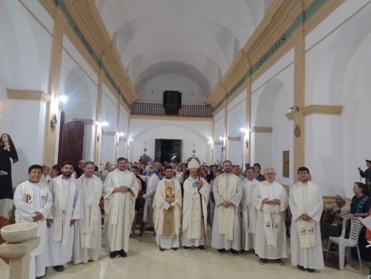 La comunidad Minas recibió a su nuevo párroco La comunidad Minas recibió a su nuevo párroco